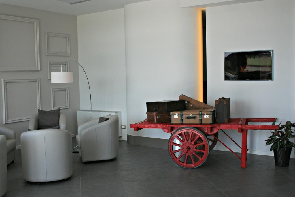 Castelmartini Wellness & Business Hotel Larciano Buitenkant foto